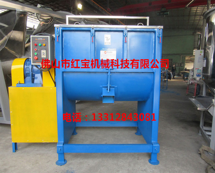 清遠(yuǎn)一家臺(tái)資企業(yè)使用1.5T臥式攪拌機(jī)，專門用于拌色料